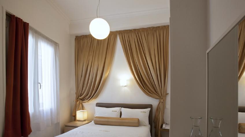 Economy double room 1 double bed with window view of the pedestrian street.jpg