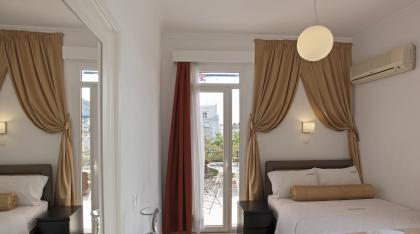 Panorama family room bedroom looking towards the balcony.jpg