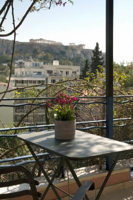 Panorama triple room balcony with view of acropolis hu9ea75f2f7acb55e68f4b3928cb46287b 881120 0x400 resize q75 box.jpg