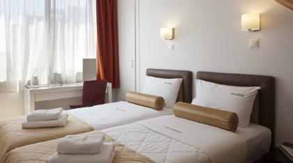 Standard double or twin room with 2 single beds well lit room.jpg