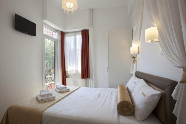 Standard double or twin room with ddouble bed and corner balcony hu 71d86ae527006589.jpg