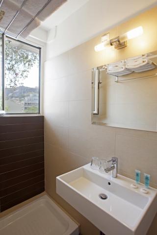 Superior double room bathroom with acropolis view hu835b205fe79c778aa823231b2153417f 502207 320x0 resize q75 box.jpg