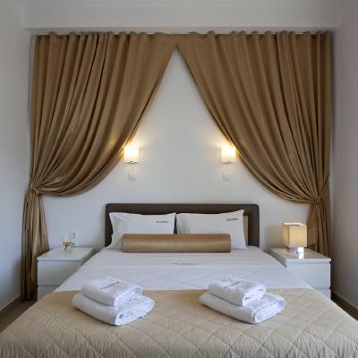 Superior double room with 1 queen bed private bathroom and balcony with acropolis view hu dea6952ca48c43b5.jpg