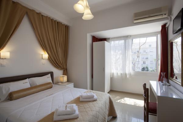 Superior double room with queen bed spacious room hu 5bf45b4962b04ac8.jpg