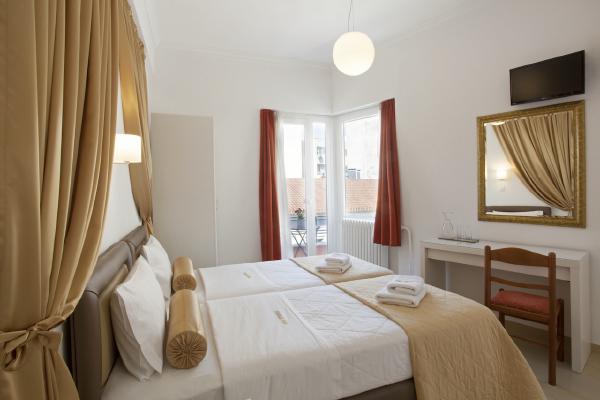 Triple room with corner balcony and view to the pedestrian street hu fc1191f4bd2113d7.jpg